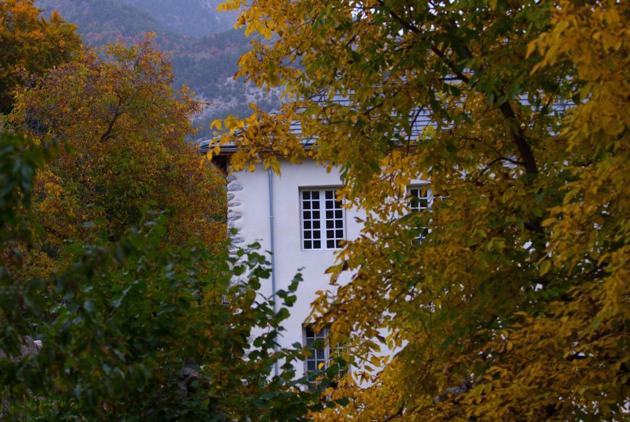 Maison Cimarron Bed and Breakfast Chateauroux-les-Alpes Buitenkant foto